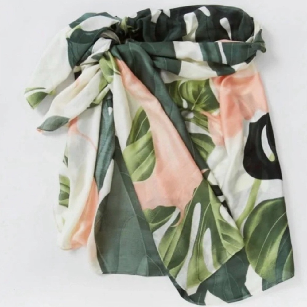 Virginia Wolf Floral Print Wrap/Scarf - Picture 7 of 13
